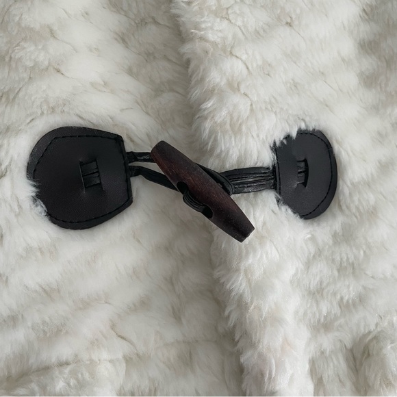 Fur coat with hood - Picture 6 of 11